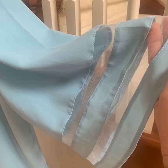 FREE ITEM WITH PURCHASE Gorgeous Roskiki V-neck, bell sleeve blouses!🤩👚😍 - Picture 4 of 8
